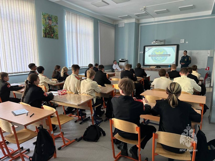 В период  с 23 по 27 сентября прошли выездные занятия с обучающимися 8-9 классов в рамках реализации цикла ознакомительных профессиональных проб «Кадетский класс – путь в профессию».  